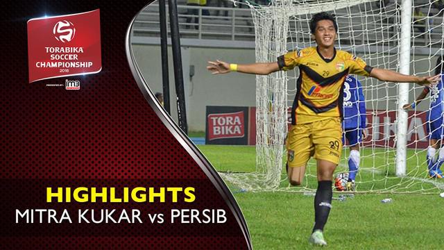 Video highlights TSC 2016 antara Mitra Kukar vs Persib Bandung yang berakhir dengan skor 2-1 di Stadion Aji Imbut, Tenggarong