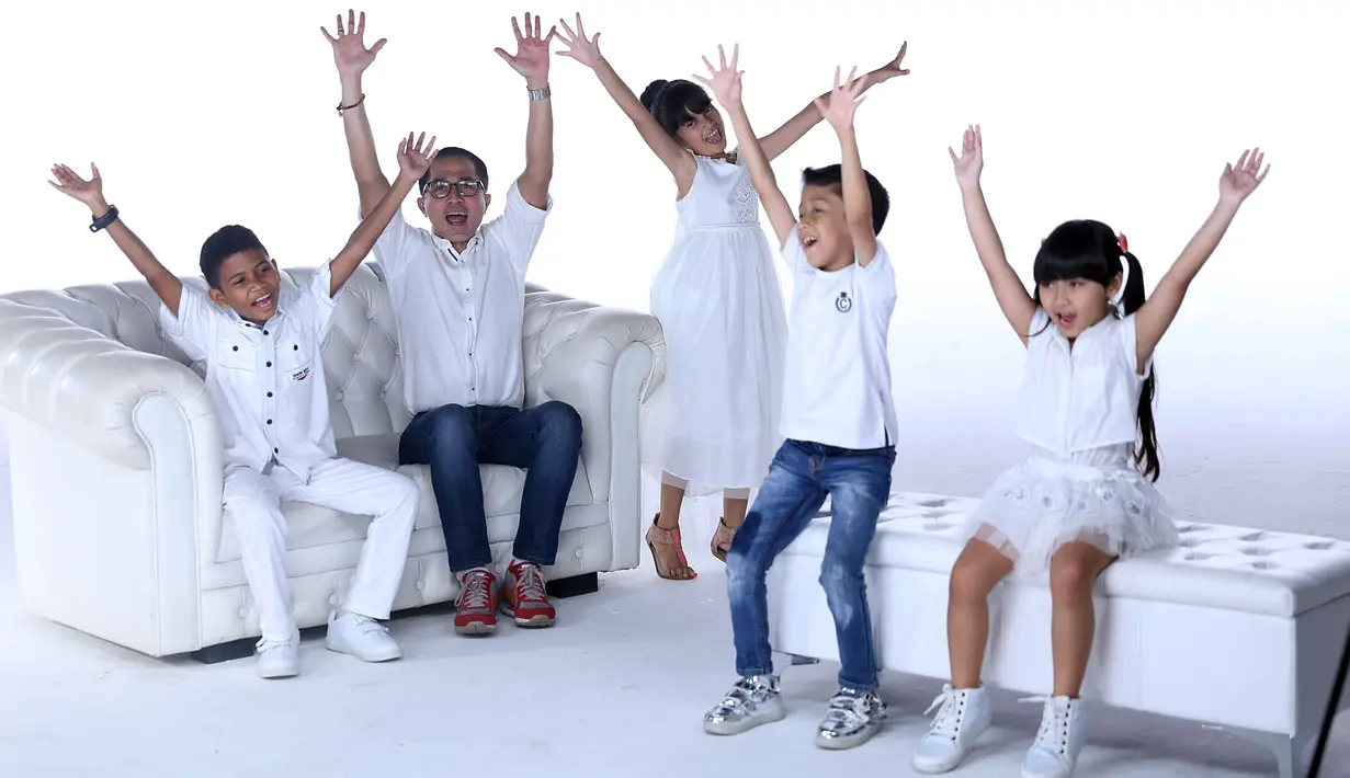 "Gue bermain dengan anak-anak yang manis, lucu-lucu. Itu saja buat gue sudah jadi kesulitan tersendiri," lanjut Lukman Sardi. (Nurwahyunan/Bintang.com)