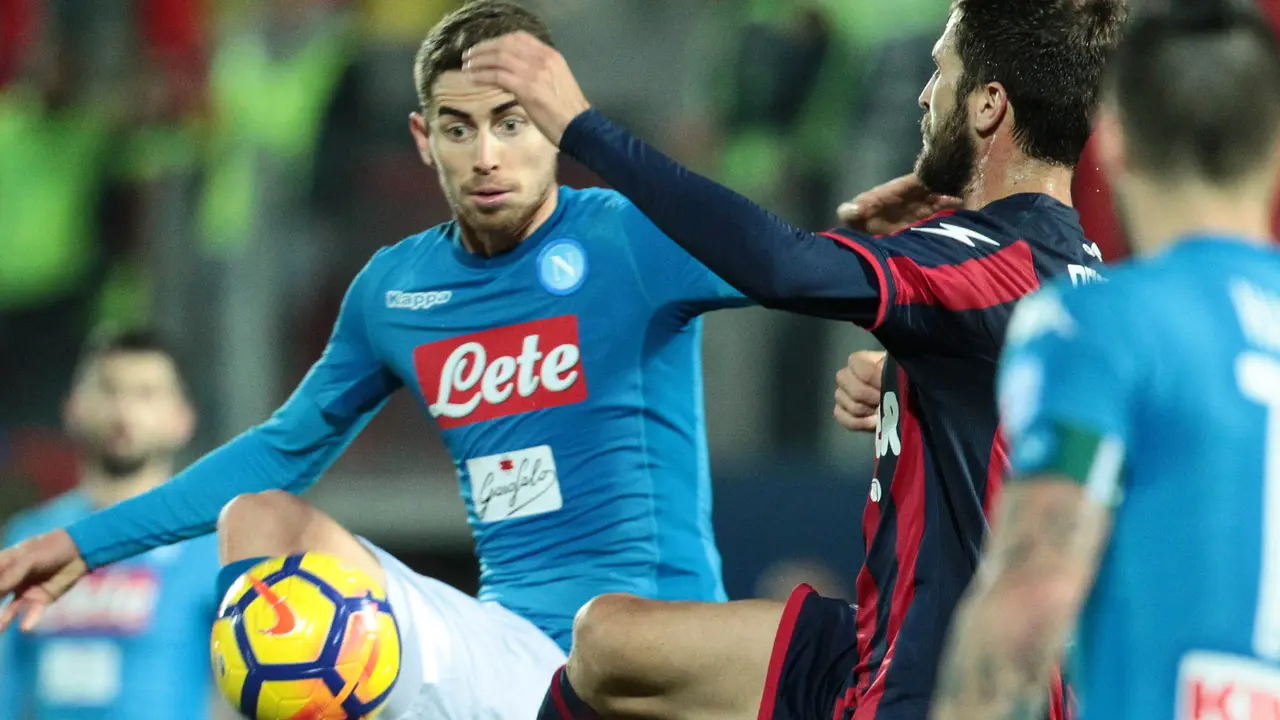 FOTO: Kalahkan Crotone, Napoli Kukuh di Puncak Klasemen