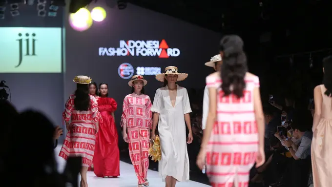 Koleksi khas musim panas meriahkan panggung Jakarta Fashion Week 2019