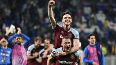 West Ham berhasil menang telak di markas Olympique Lyon pada babak perempat final Liga Europa 2021/22 di Parc Olympique Lyonnais, Jumat (15/4/2022) dini hari WIB. (AFP/Jeff Pachoud)
