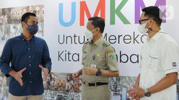 Program UMKM (Untuk Mereka Kita Membantu) hadir untuk membantu UMKM yang bergerak dalam bidang kuliner dan kriya dengan cara membeli produk mereka yang akan didistribusikan ke 8 kecamatan di wilayah Jakarta Selatan. (Liputan6.com)