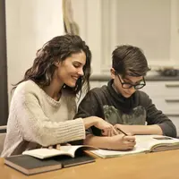 Ilustrasi anak belajar dengan ibu. (Copyright Pexels/Andrea Piacquadio)