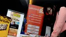 Salah satu dari penonton terlihat sedang mendaftar di stand Liputan6.com. Rabu (21/5/2014) (Liputan6.com/Andrian M Tunay)