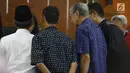 Pengusaha Muljono Tedjokusumo (kedua kanan) menjalani sidang lanjutan kasus dugaan tindak pidana pemalsuan surat dan menempatkan keterangan palsu pada akta autentik di Pengadilan Negeri Jakarta Barat, Jakarta, Rabu (21/11). (Merdeka.com/Arie Basuki)