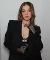 Hailee Steinfeld dipercaya untuk menjadi pengisi suara karakter komik Marvel Spider-Woman [instagram/haileesteinfeld]