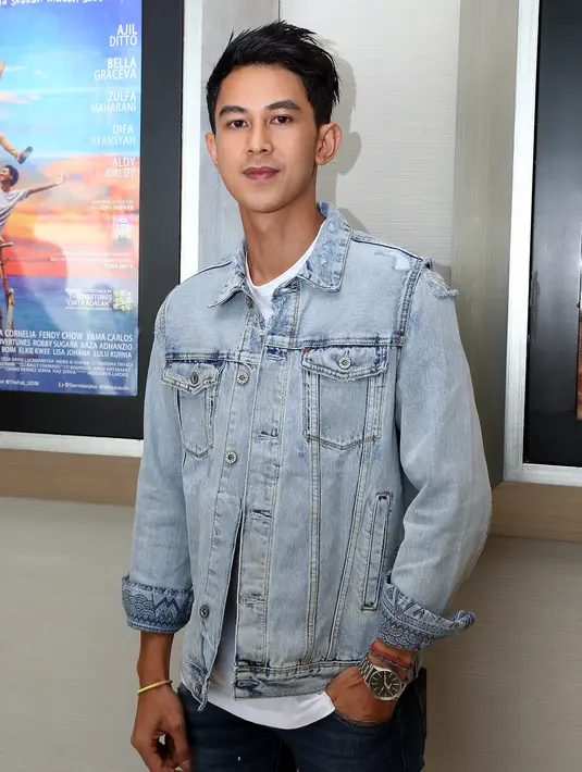  "Pas nikah memang enggak menunda. Kita antusias, senang banget. saya kerja hanya ingin bikin keluarga saya happy. Saya ingin jadi orang yang berguna buat keluarga saya," ungkap Fandy. (Andy Masela/Bintang.com)