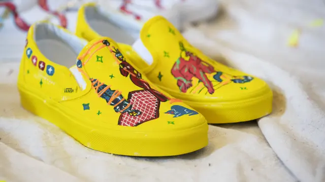 Sepatu Vans jadi medium karya seni