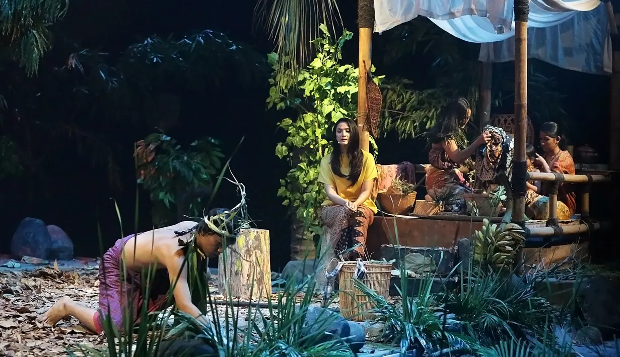 Maudy Koesnaedi pementasan orang rimba. (Bambang E Ros/Fimela.com)