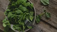 Ilustrasi Mangkuk Daun Bayam Garpu / Freepik by Racool_studio