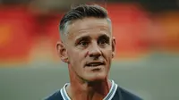 Gantikan Agnez Mo, Pelatih Timnas Indonesia John Herdman Kibarkan Bendera Finis MotoGP Mandalika 2026