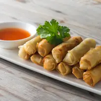 Ilustrasi lumpia renyah. (c) Shutterstock/wong yu liang