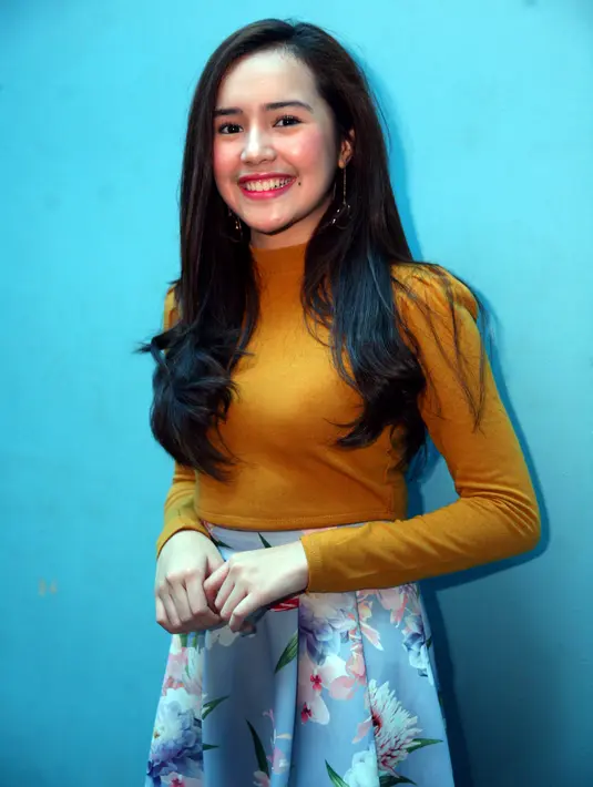 Sudah memutuskan untuk memilih homeschooling demi pendidikannya lantaran sibuk syuting, Beby Tsabina mengaku tidak akan menyesal dengan keputusannya ini. Justru ia lebih bersyukur bisa menjalani keduanya. (Nurwahyunan/Bintang.com)