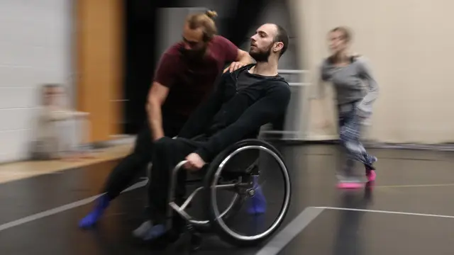 Intip Latihan Penari Penyandang Disabilitas di London