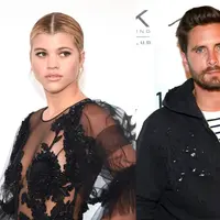 Dilansir dari HollywoodLife, Scott bermesraan dengan wanita yang bukan Sofia Richie. (E!)