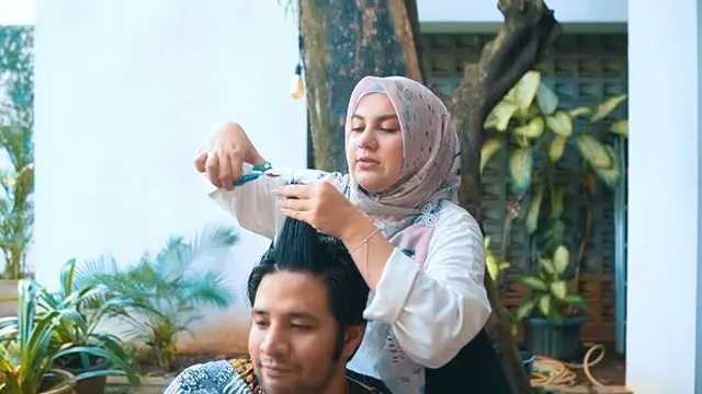 6 Momen Irish Bella Ngidam Potong Rambut Suami, Penampilan Ammar Zoni Curi Perhatian