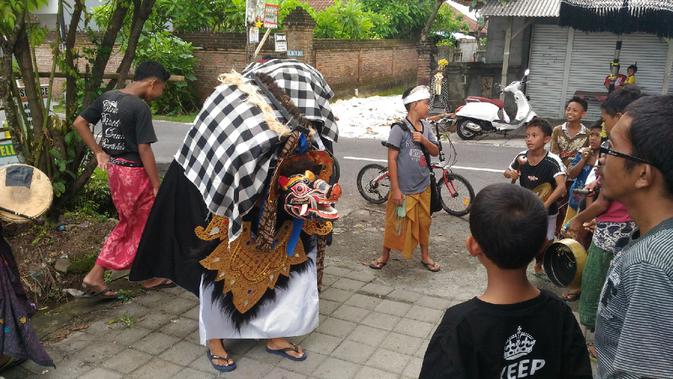 tradisi ngelawang