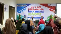 PT Pertamina (Persero) memulai kembali program UMK Academy tahun 2024, program pendampingan dan pengembangan pelaku usaha mikro dan kecil (UMK) yang memiliki komitmen kuat untuk naik kelas. Tahun ini, UMK Academy menjaring 1.686 pelaku usaha mikro dan kecil (UMK) menjadi peserta di tingkat regional, dari total pendaftar lebih dari 8.000 UMK.