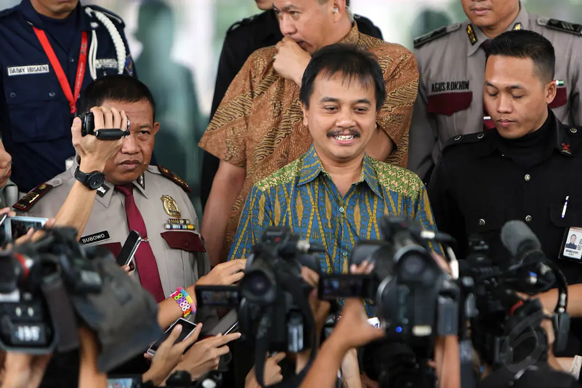 Tak Lagi Sibuk, Roy Suryo Jenguk Andi Mallarangeng