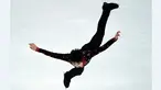 Atlet Tiongkok, Jin Boyang, beraksi di nomor short program putra dalam figure skating ISU Grand Prix NHK Trophy di Nagano, Jepang, (27/11/2015). (AFP Photo/Toshifumi Kitamura)