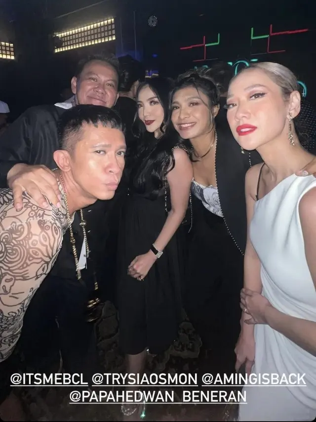 Pesta Ulang Tahun Wulan Guritno Dihadiri Para Sahabat.