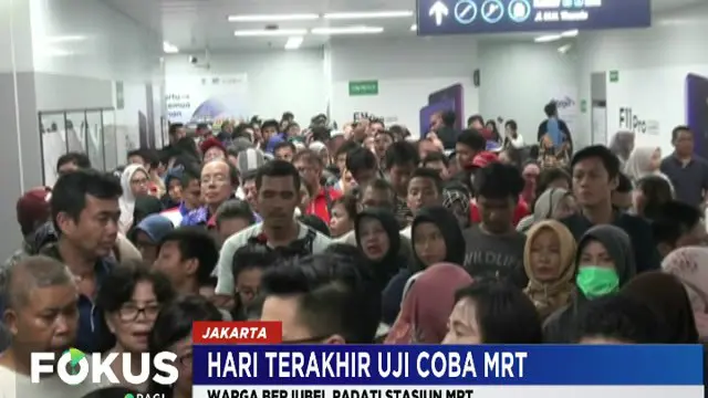 Warga Padati Antrean Hari Terakhir Masa Uji Coba MRT Jakarta