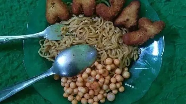 6 Kreasi Makanan Bentuk Pola Huruf Ini Kocak, Aktivitas Gabut ketika Makan