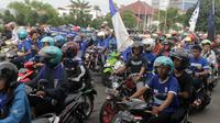 Ribuan suporter menyambut kedatangan PSIS di Semarang, Jateng, Kamis (30/11/2017). (Bola.com/Ronald Seger Prabowo)
