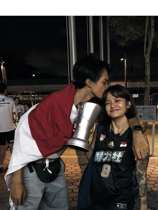 Jarang Tersorot, Ini 7 Momen Kebersamaan Sandy Kusuma Kapten CLS Knight dengan Sang Istri