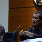 Wakil Ketua KPK Alexander Marwata (kiri) bersama Deputi Pencegahan KPK Pahala Nainggolan (kanan) memberikan keterangan hasil kajian Program Kartu Prakerja, di Gedung KPK, Jakarta, Kamis (18/6/2020). (merdeka.com/Dwi Narwoko)