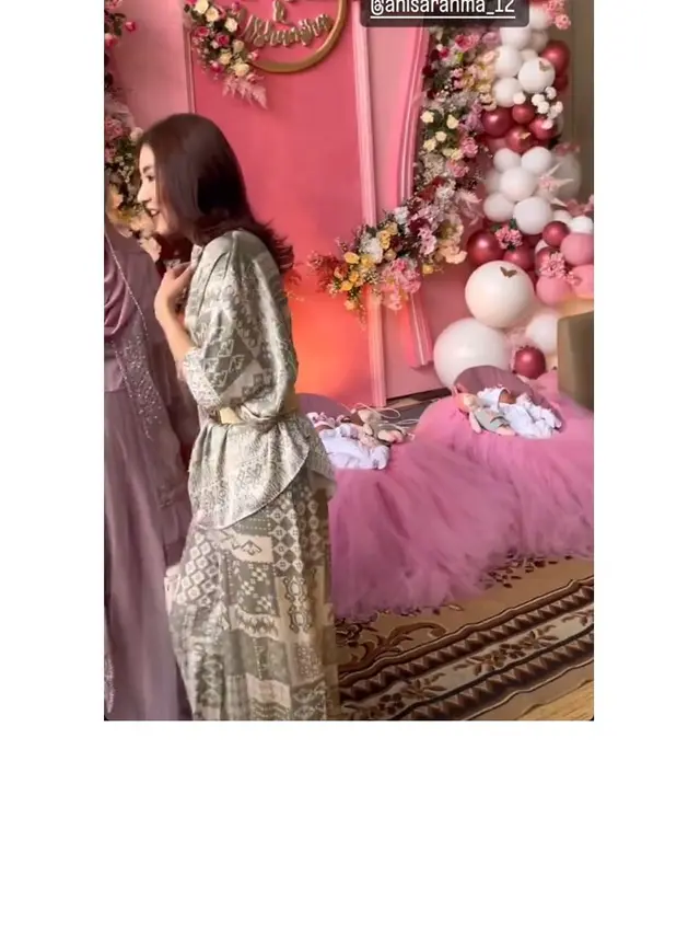 7 Momen Sarwendah Hadiri Acara Aqiqah Anak Kembar Anisa Rahma
