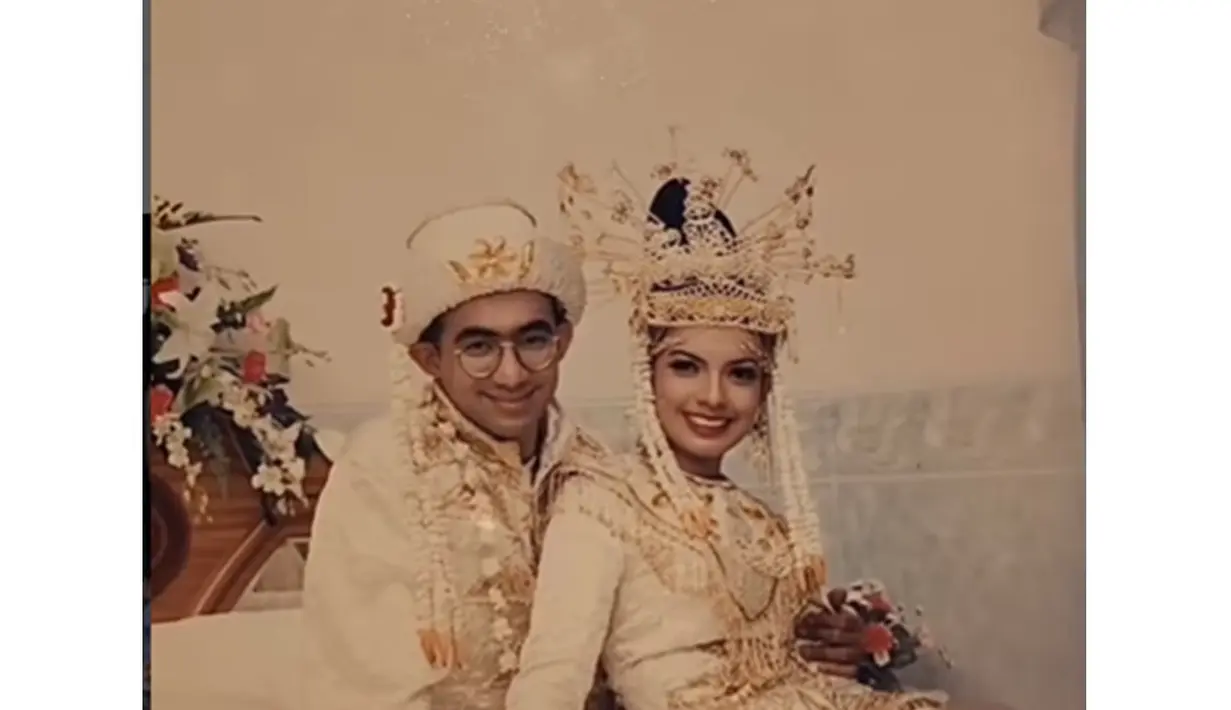<p>Potret Lawas Pernikahan Najwa Shihab dan Suami. (Sumber: Instagram/najwashihab)</p>
