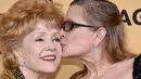 Debbie Reynolds meninggal dalam usia 84 tahun akibat serangan stroke sehari setelah anak perempuannya, Carrie Fisher meninggal dunia karena serangan jantung saat dirinya berada dalam perjalanan udara dari London menuju Los Angeles. (AFP/Bintang.com)