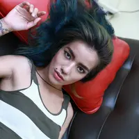 Penampilan baru Sheila Marcia setelah lama menghilang dari layar kaca. Penampilannya kali ini banyak tatto dan piercing disekitar tubuhnya. (Galih W. Satria/Bintang.com)