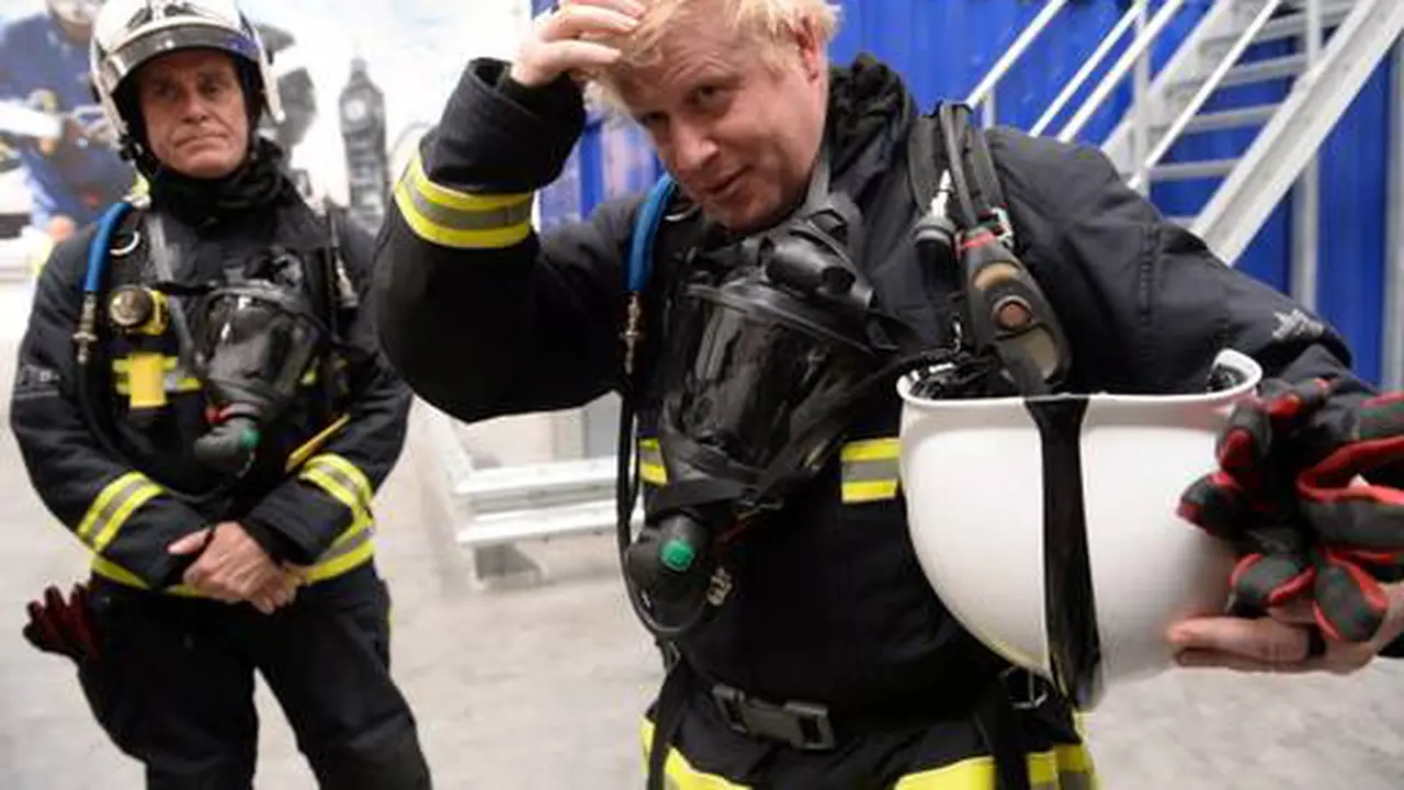 Buktikan Meriam Air Aman, Walikota London Rela Disemprot