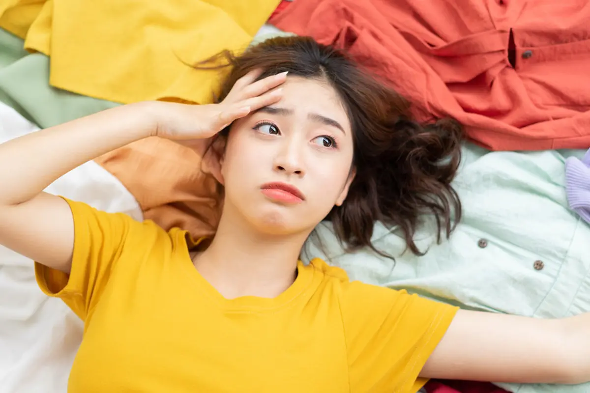 perempuan baju berantakan