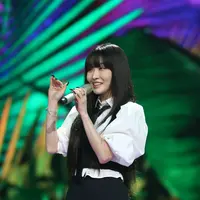 Selain membawakan lagu-lagu hits seperti Killing Me dan Gotta Go, Chung Ha juga menarik perhatian dengan pilihan busananya. [KLY/Budy Santoso].
