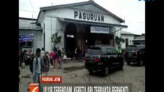 Untuk mengantisipasi makin menumpuknya penumpang, pihak stasiun mengalihkan moda transportasi dengan bus penumpang umum.