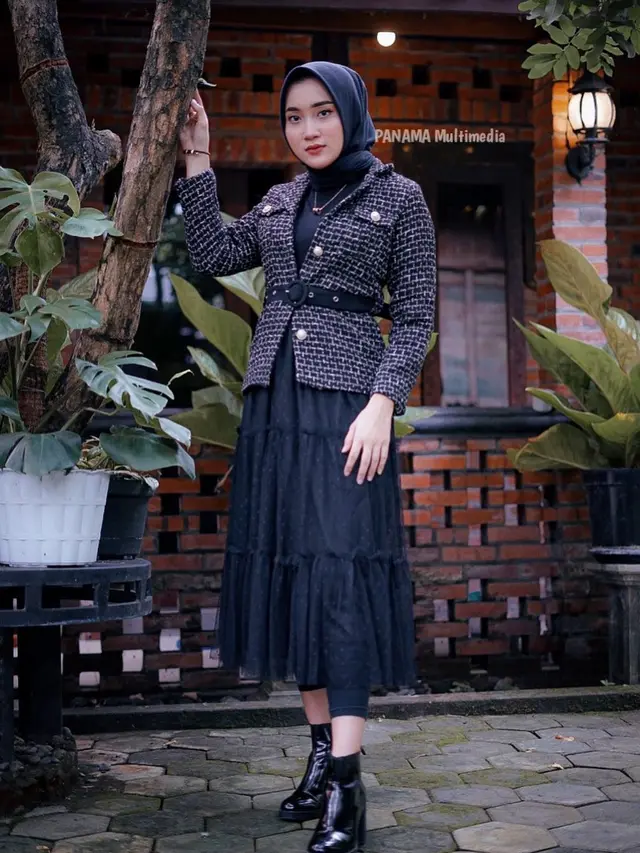 6 Potret Yeni Inka saat Tampil Berhijab, Curi Perhatian