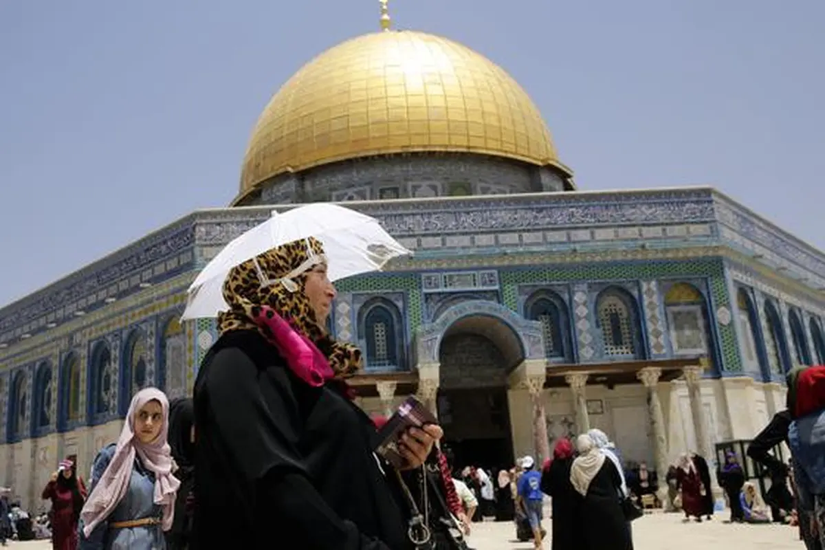 Semarak Ramadan, Muslim Palestina Salat dan Berdoa di Masjid Al Aqsa