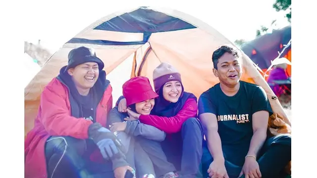 6 Potret Arafah Rianti Saat Naik Gunung, Seru Bersama Sahabat