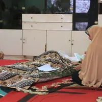 Kabar duka kembali menyelimuti dunia hiburan. Pelawak senior Cahyono menghembuskan napas terakhirnya pada Kamis (25/5/2017) sekitar pukul 12.00 WIB.  (Adrian Putra/Bintang.com)