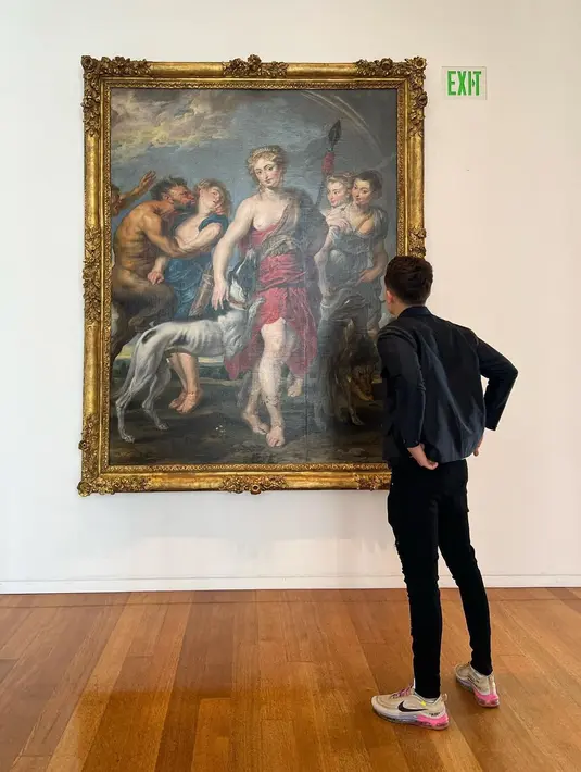 Sementara, Arya Vasco tampil serba-hitam dengan jaket model kargo dan skinny jeans. [@aryavasco]