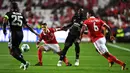 Striker Manchester United, Romelu Lukaku, saat pertandingan melawan Benfica pada laga Liga Champions di Stadion Luz, Kamis (19/10/2017). Manchester United menang 1-0 atas Benfica. (AFP/Patricia De Melo Moreira)