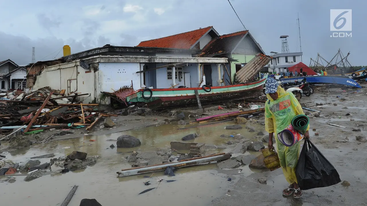 Usai Tsunami Selat Sunda, Warga Mulai Pulang Selamatkan Harta Benda