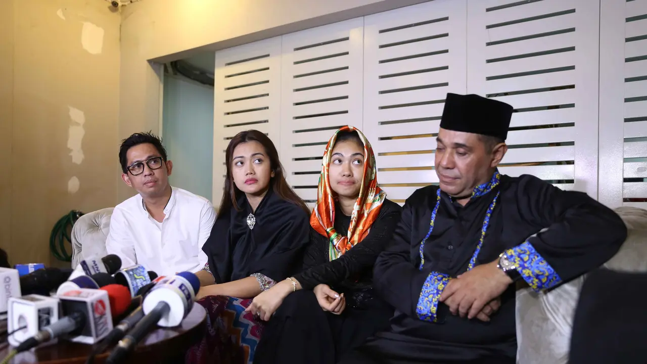 Keluarga Julia Perez
