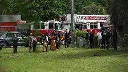 Sheriff Gregory Tony dari Broward County mengatakan helikopter Penyelamat Kebakaran Sheriff Broward sedang dalam perjalanan untuk memberikan bantuan medis kepada seorang ibu dan anak perempuannya yang mengalami kecelakaan mobil di North Lauderdale. (Joe Cavaretta/South Florida Sun-Sentinel via AP)