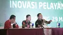 Wali Kota Semarang Hendrar Prihadi (kanan) memberi penjelasan saat acara Rakerkomwil III APEKSI Tahun 2019 di Hotel PO Paragon Semarang, Jumat (29/3). Pada pertemuan di kota semarang ini , membahas tentang program smartcity untuk indonesia. (Liputan6.com/Gholib)