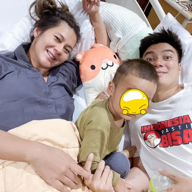 Paula Verhoeven Jatuh Sakit, Ini 6 Potret Baim Wong dan Kiano Temani di RS