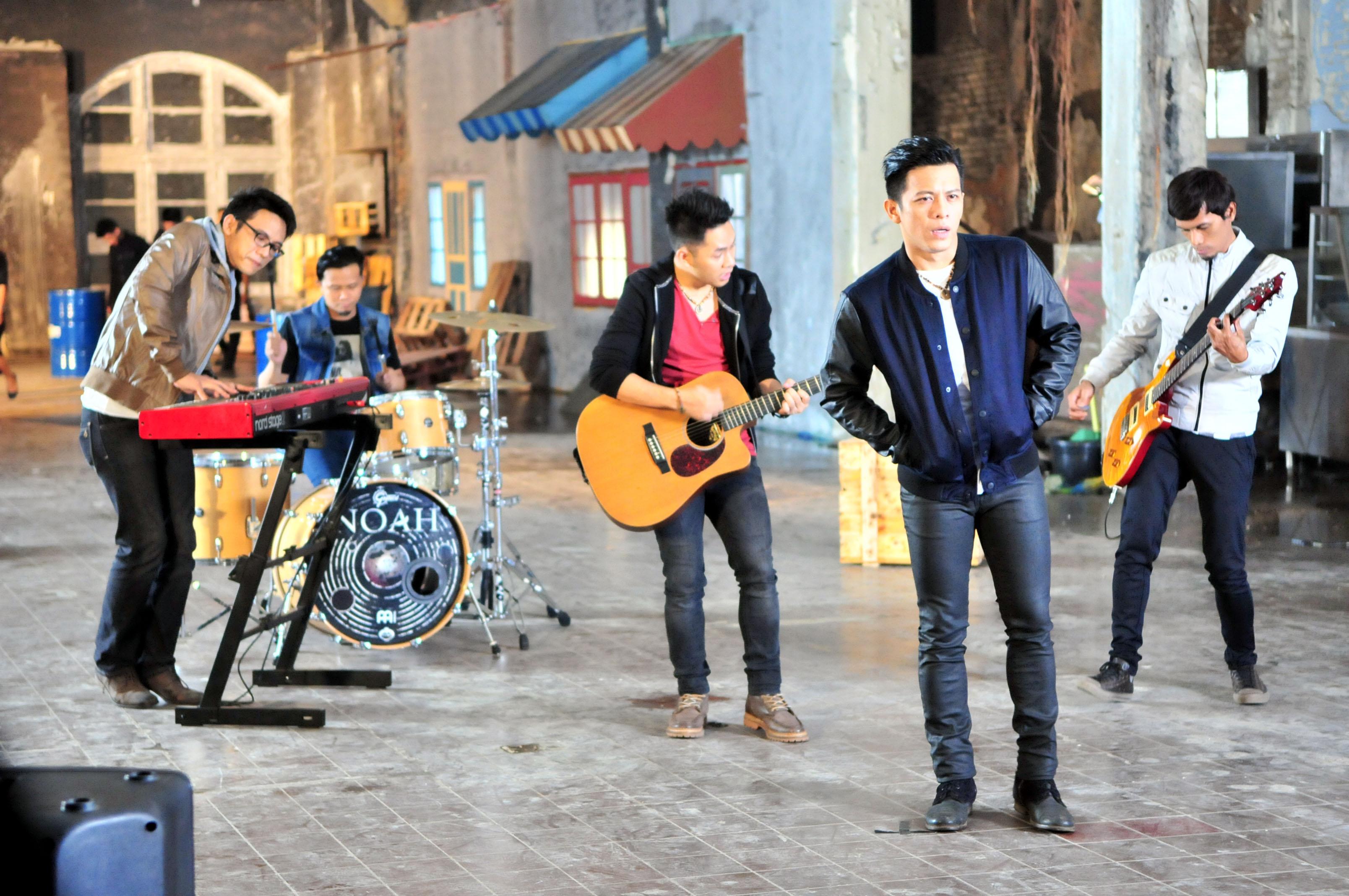 Gitar Yang Dipakai Ariel Noah